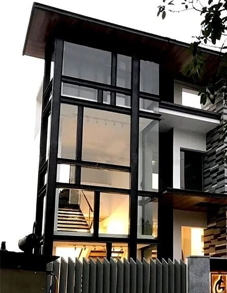 Contemporary residence by Art Livings